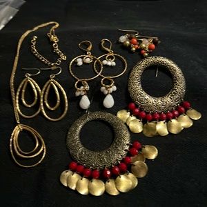 4 earrings and a necklace set